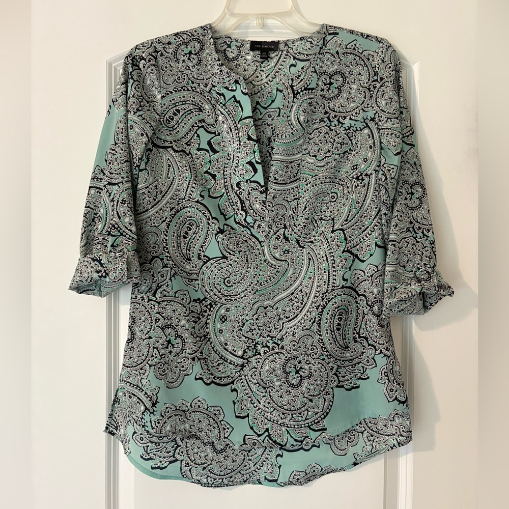 The Limited Black and White Graphic 3/4 Sleeve Blouse